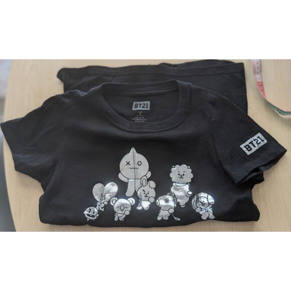 BTS BT21 Line Friends Metallic Silver Foil Group T-Shirt Size Medium - Picture 3 of 7